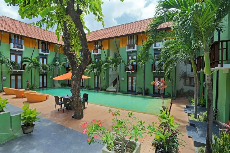 Harris Hotel Kuta Tuban Bali Exterior photo